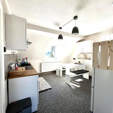 Feelhome, Flughafen Nah,2-schlafzimmer, Badewanne, Zentral, Wifi, Floor Apartment *